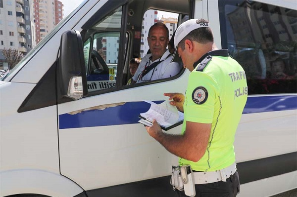 Mersin Polisi Okul önü ve denetim tedbirlerini aldı